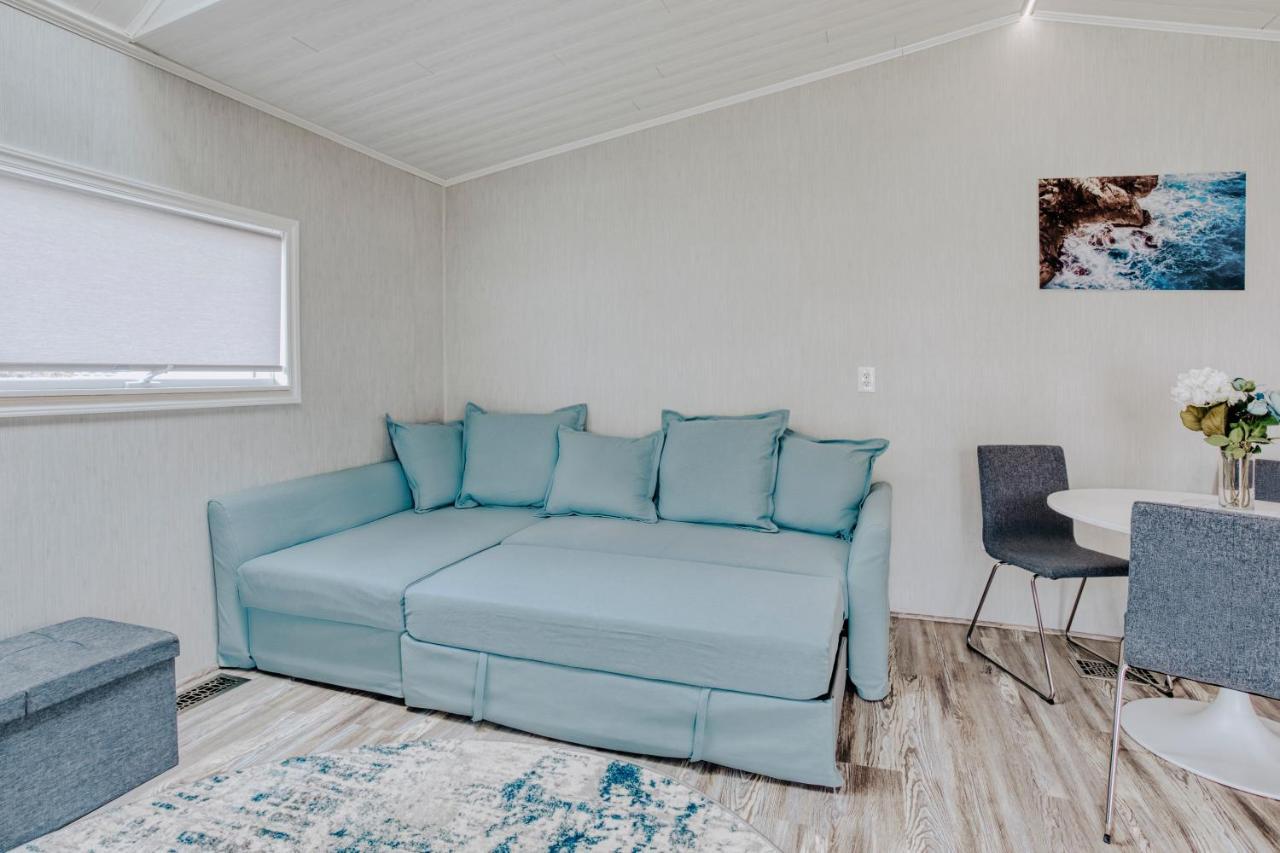 Modern & Cozy Stand-Alone Apartment - Perfect Stay Painted Post Exterior foto