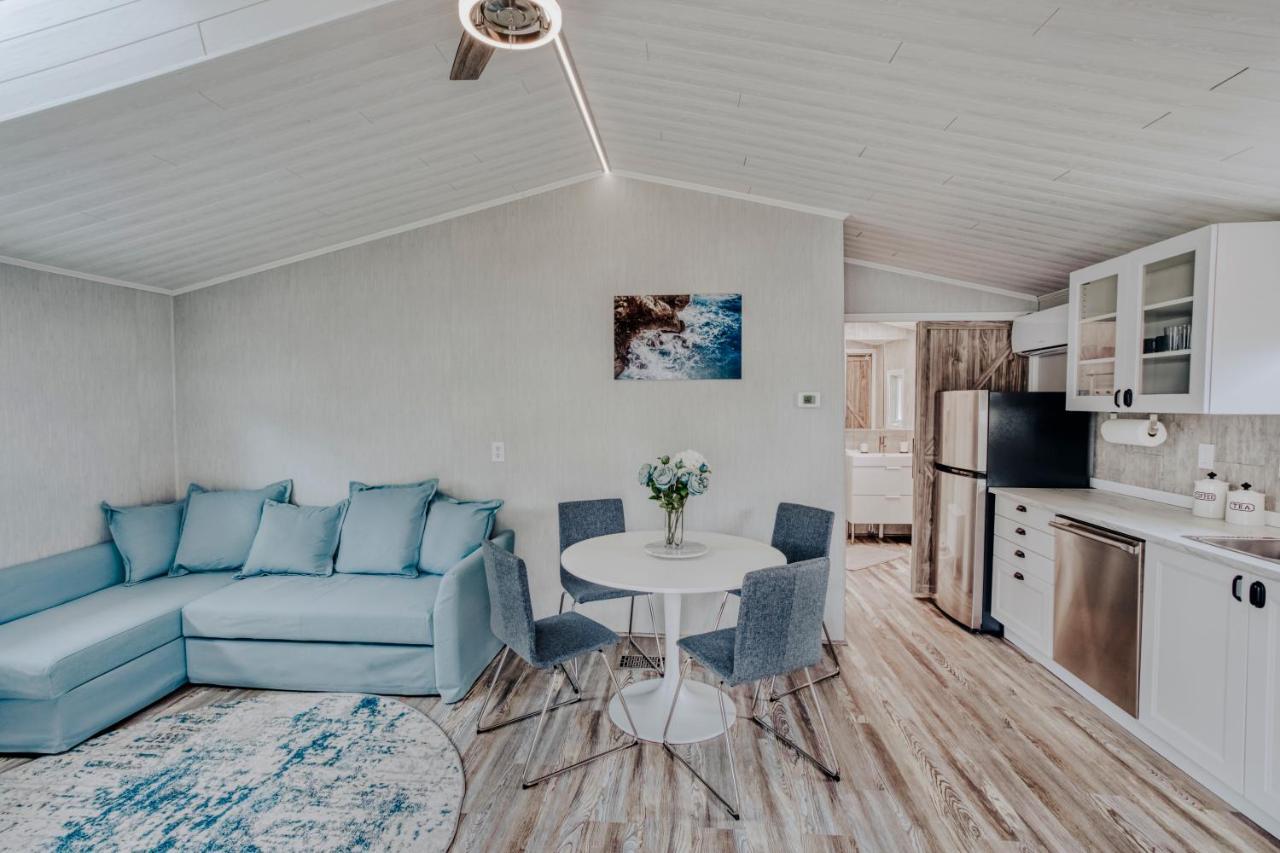 Modern & Cozy Stand-Alone Apartment - Perfect Stay Painted Post Exterior foto